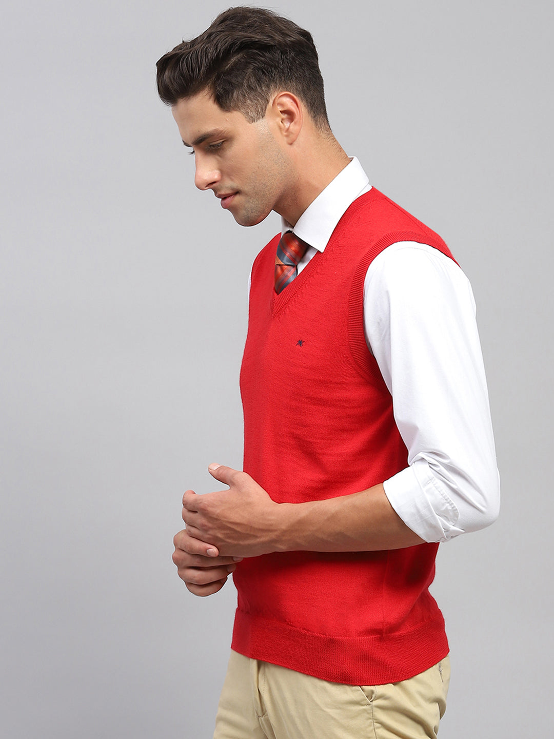 Men Red Solid V Neck Sleeveless Sweater