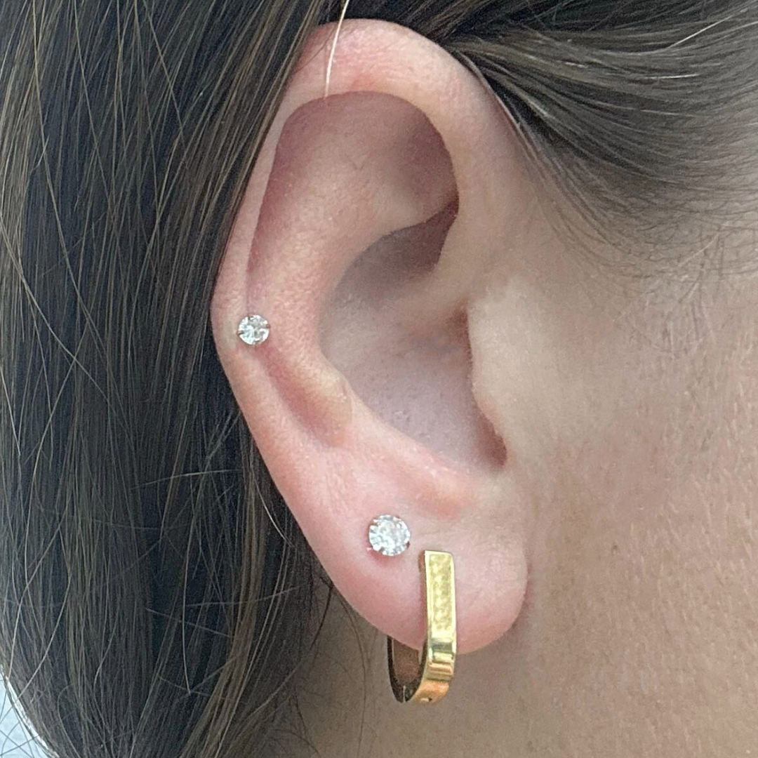 Baby Diamond style studs - Gold