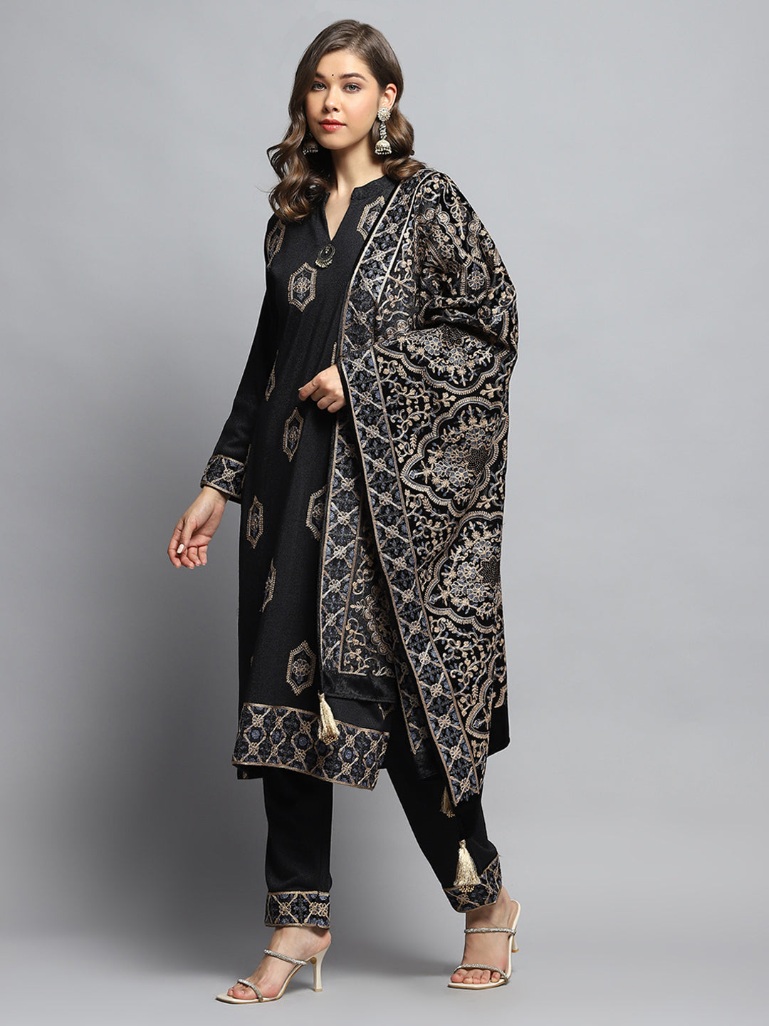 Women Black Self Design Round Neck Full Sleeve Kurti Set & Stole