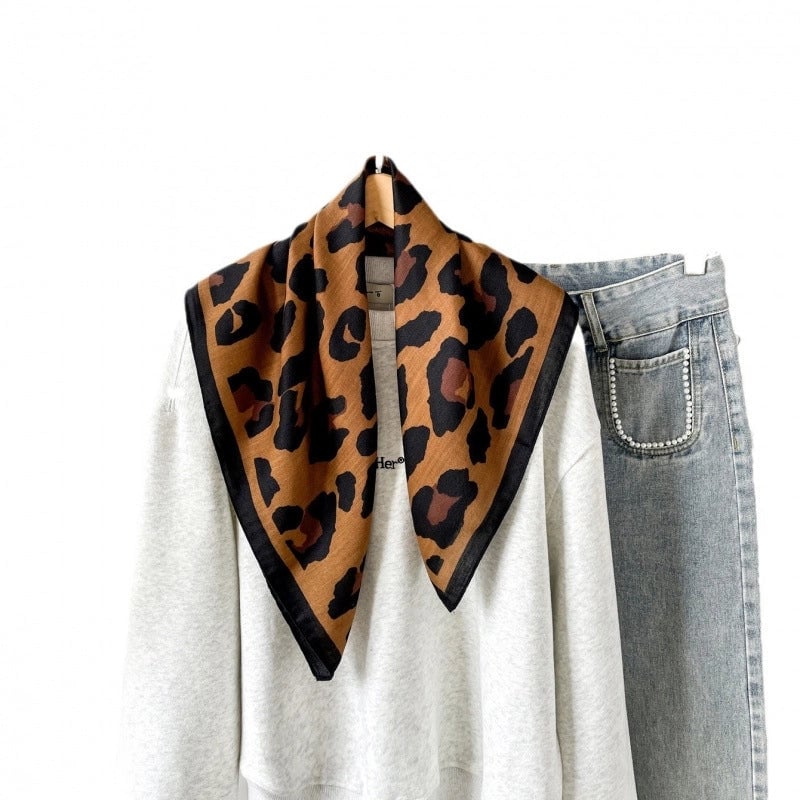 Women's Casual Elegant Leopard Polyester Silk Scarf