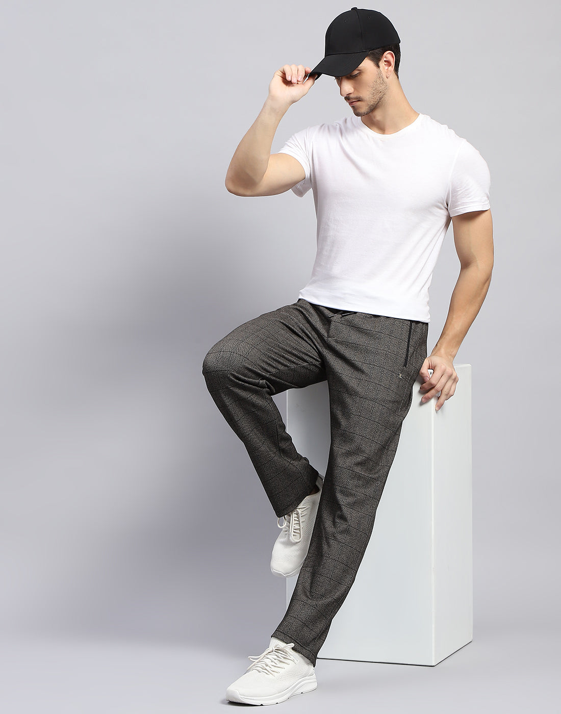 Men Grey Solid Regular Fit Lower