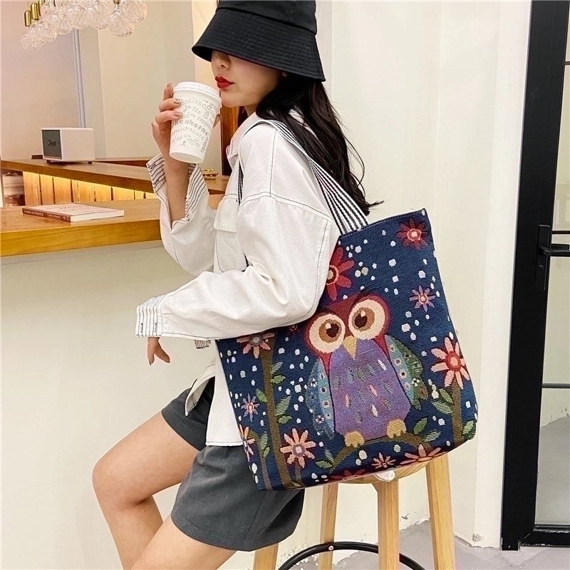 Women's Medium Canvas Animal Vacation Square Zipper Tote Bag