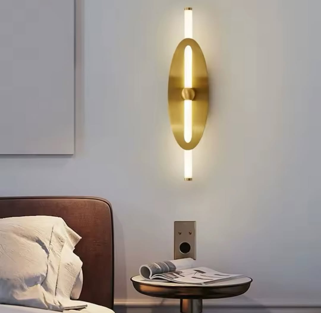 Minimalist Gold Vertical Bar Wall Light