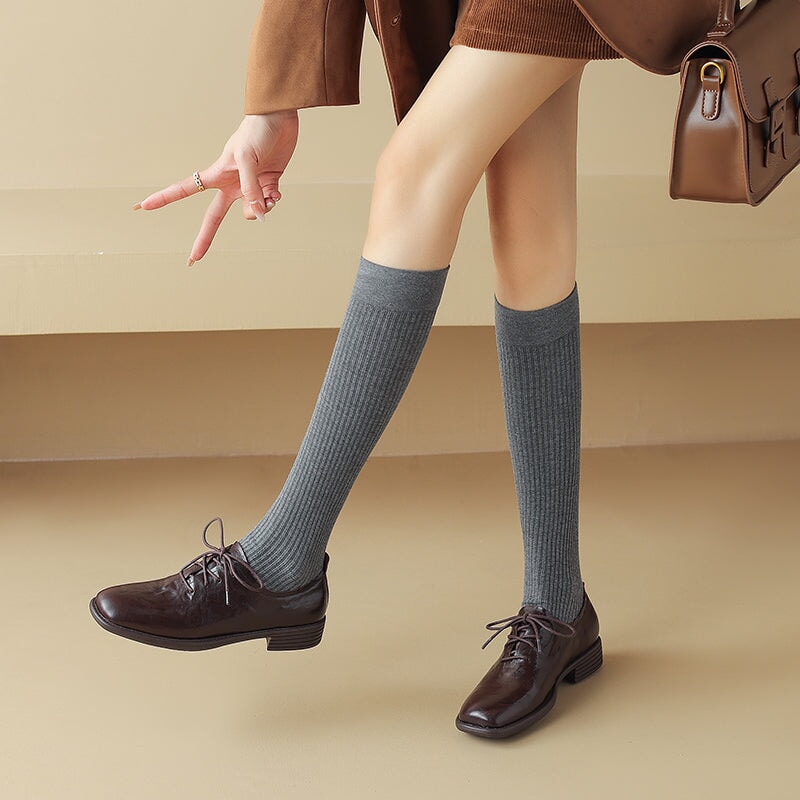 Retro Lace-Up Handmade Soft Leather Round Toe Oxford Shoes in Black/Brown