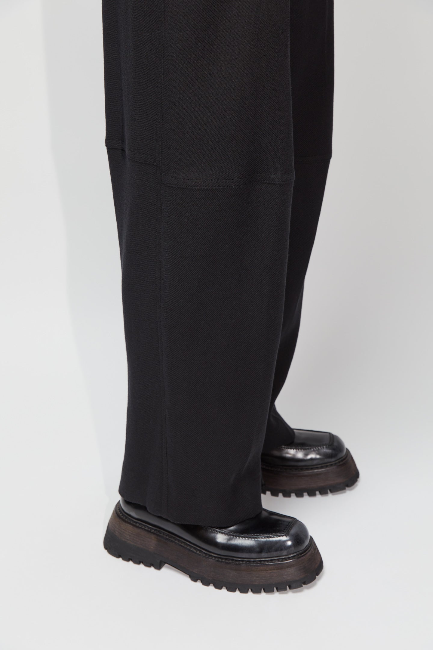 Barrel-leg Trousers