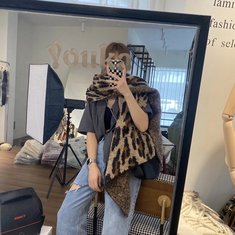 Women's Retro Leopard Polyester Scarf