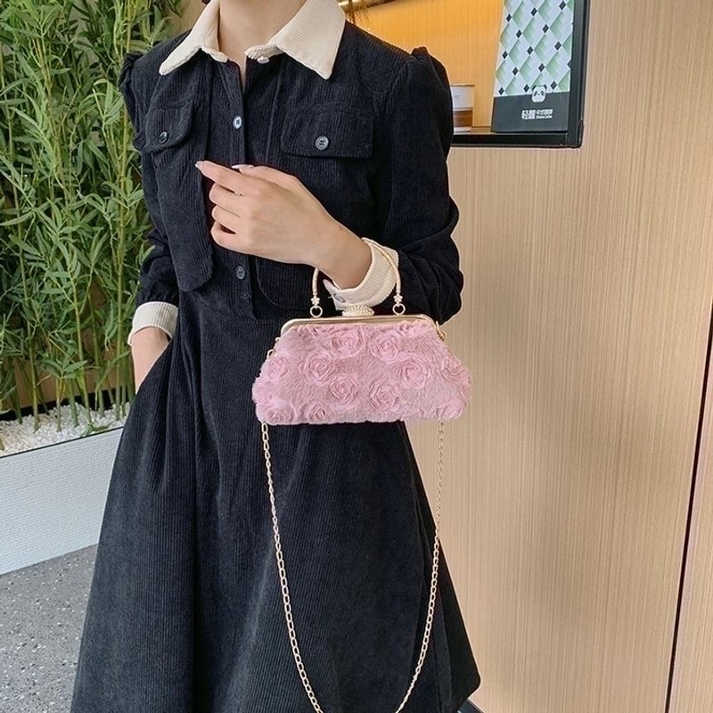 Women's Small Plush Solid Color Streetwear Shell Lock Clasp Shoulder Bag Crossbody Bag Chain Bag