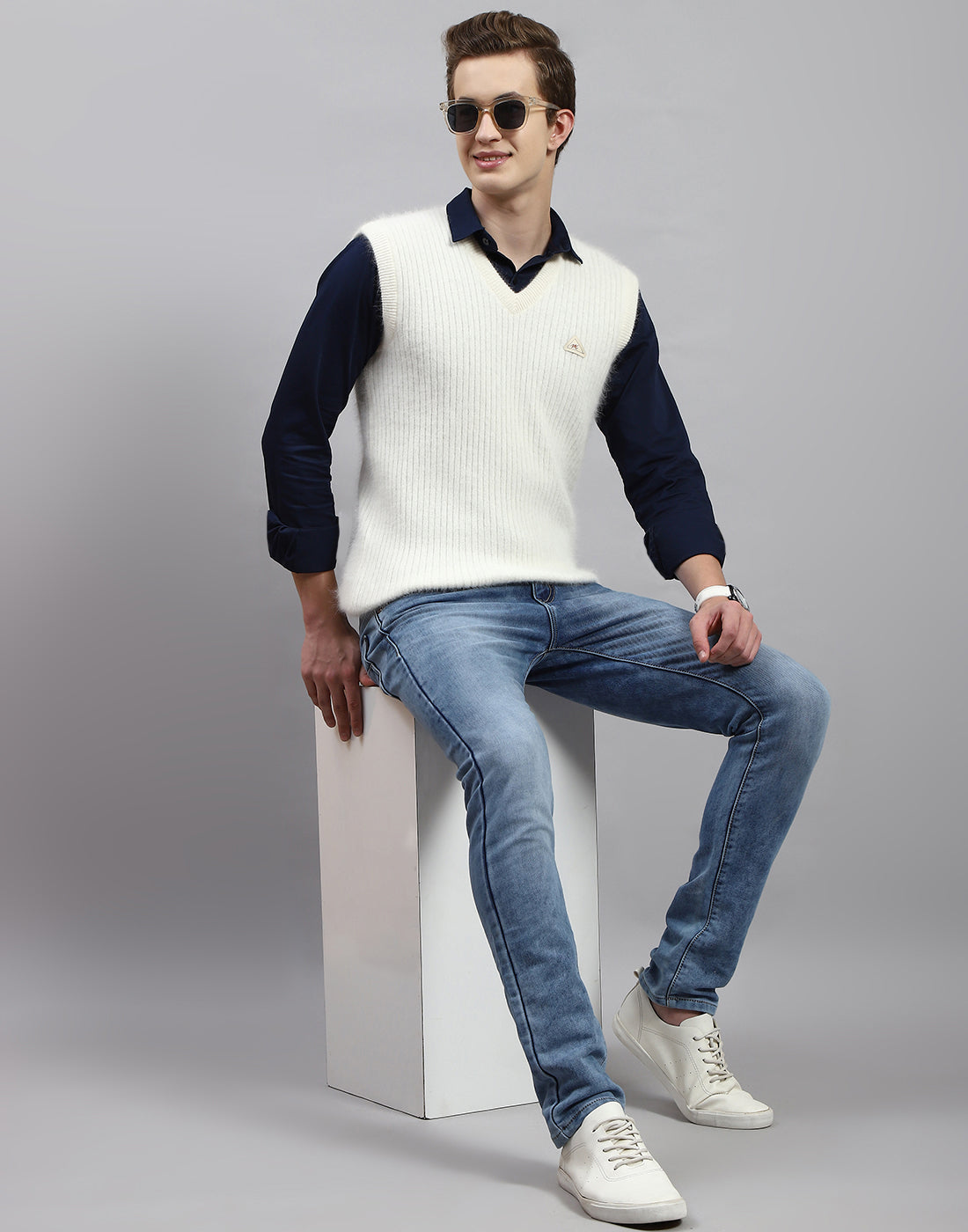 Men Off White Solid V Neck Sleeveless Sweater