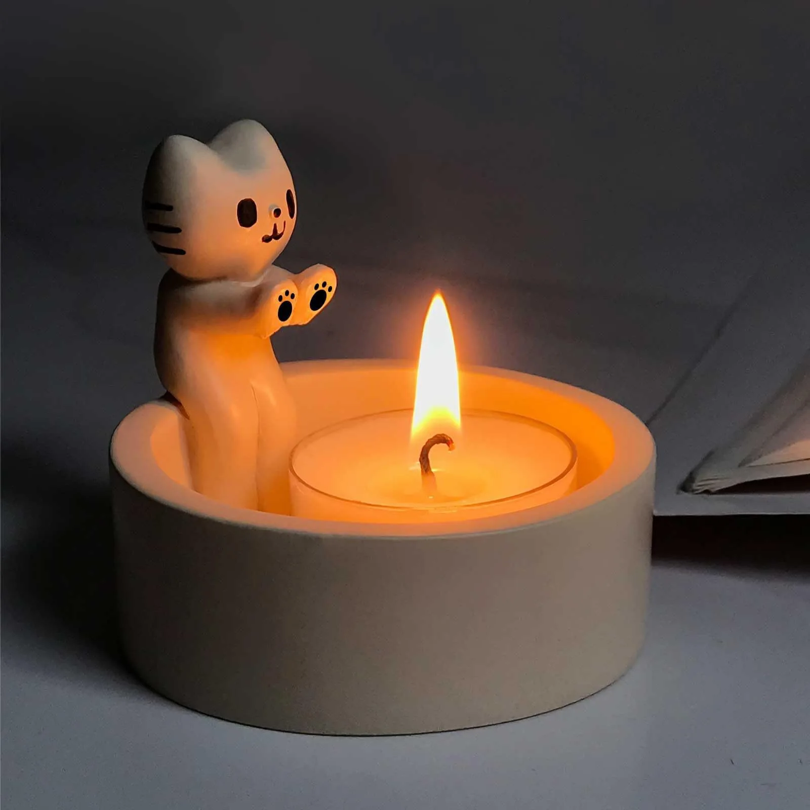 Cute Cat Candle Holder Mini Resin Candlestick Decoration For Home