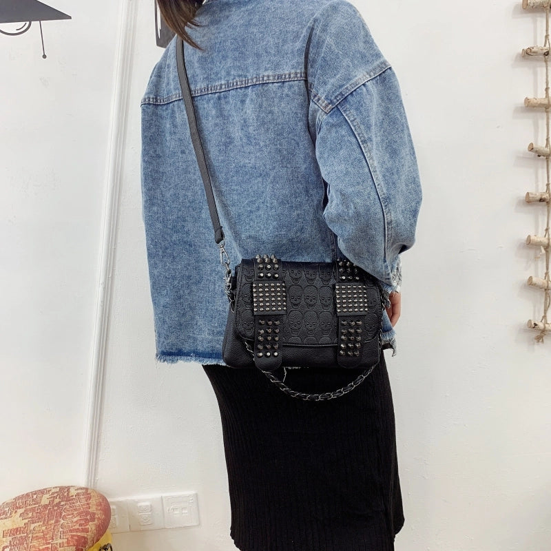 Halloween Women's Medium Pu Leather Solid Color Skull Punk Streetwear Pillow Shape Magnetic Buckle Crossbody Bag