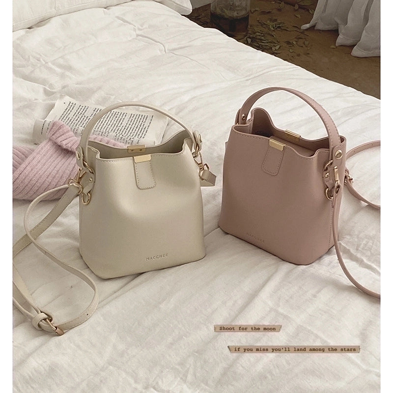 Women's Pu Leather Solid Color Elegant Magnetic Buckle Bucket Bag