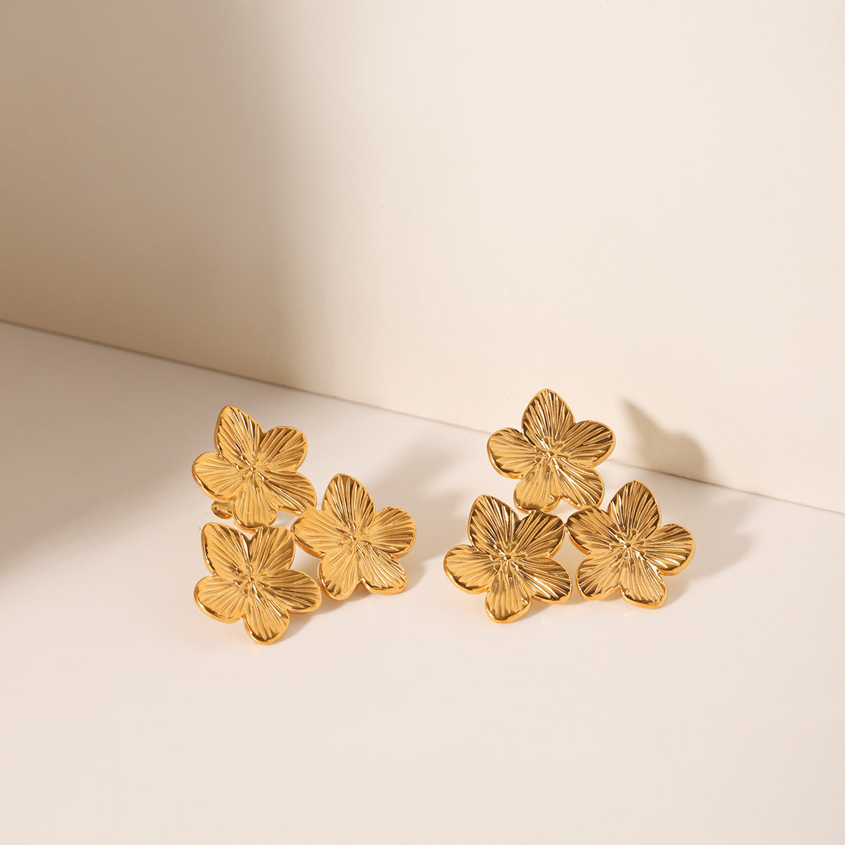 18K Gold Three Flowers Stainless Steel Earrings Female Niche Design Flower Titanium Steel Earrings