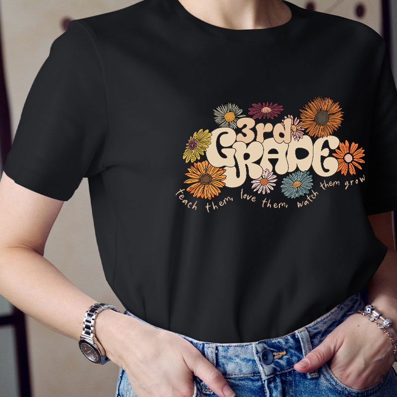 Personalized Retro Daisy Grade Teacher T-Shirt