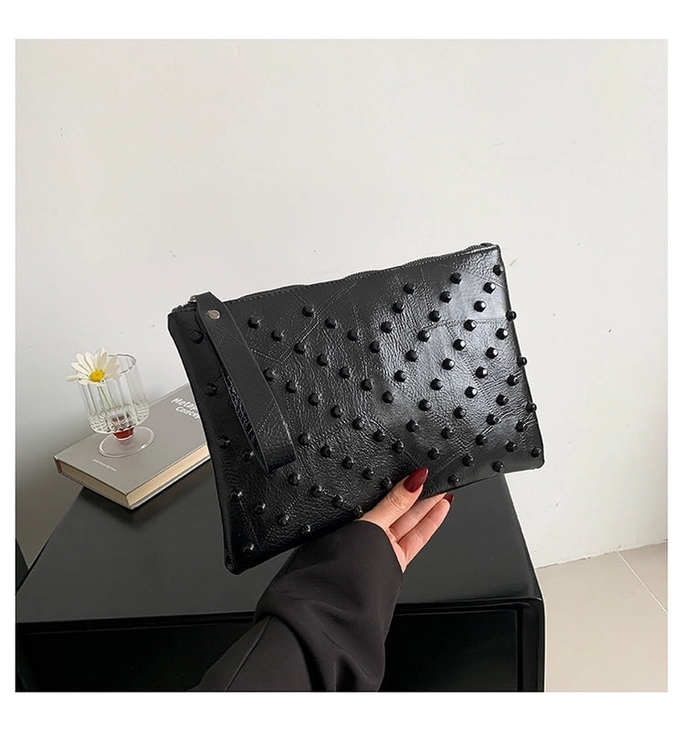 Women's Pu Leather Solid Color Classic Style Zipper Envelope Bag