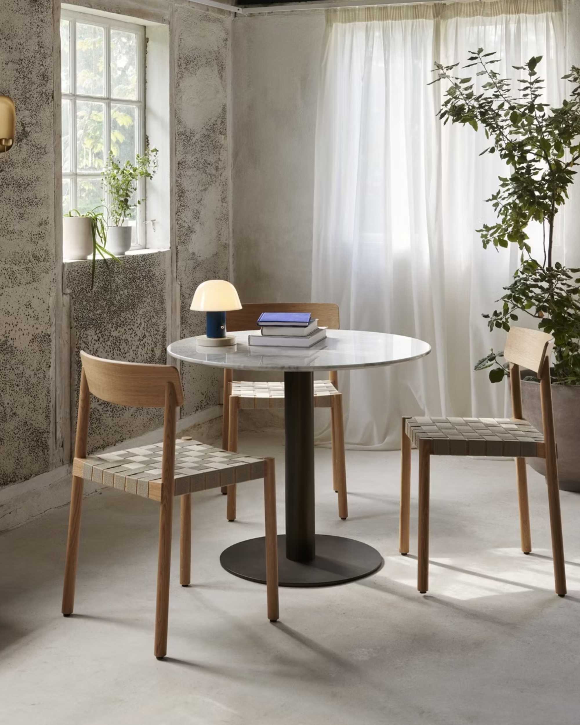 Tradition Setago JH27 portable table lamp