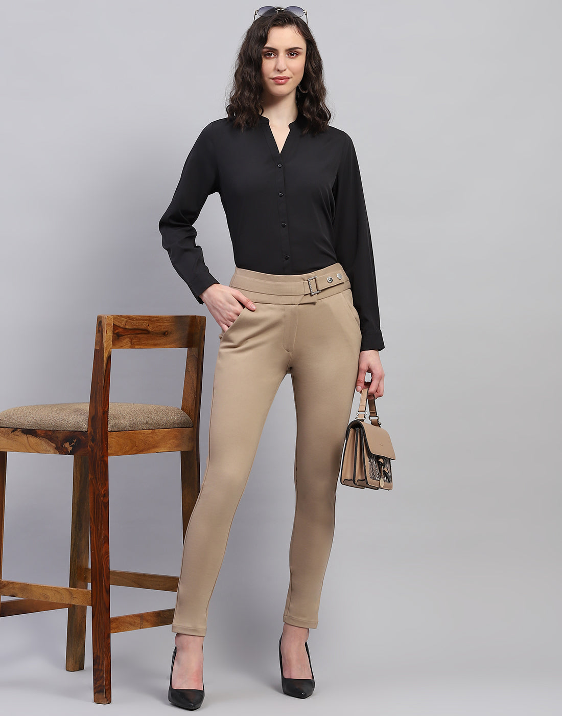 Women Beige Solid Regular Fit Jegging