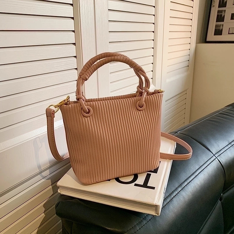 Women's Pu Leather Stripe Solid Color Classic Style Square Zipper Shoulder Bag Handbag