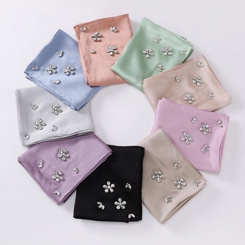 Women's Minimalist Solid Color Flower Chiffon Diamond Kerchief