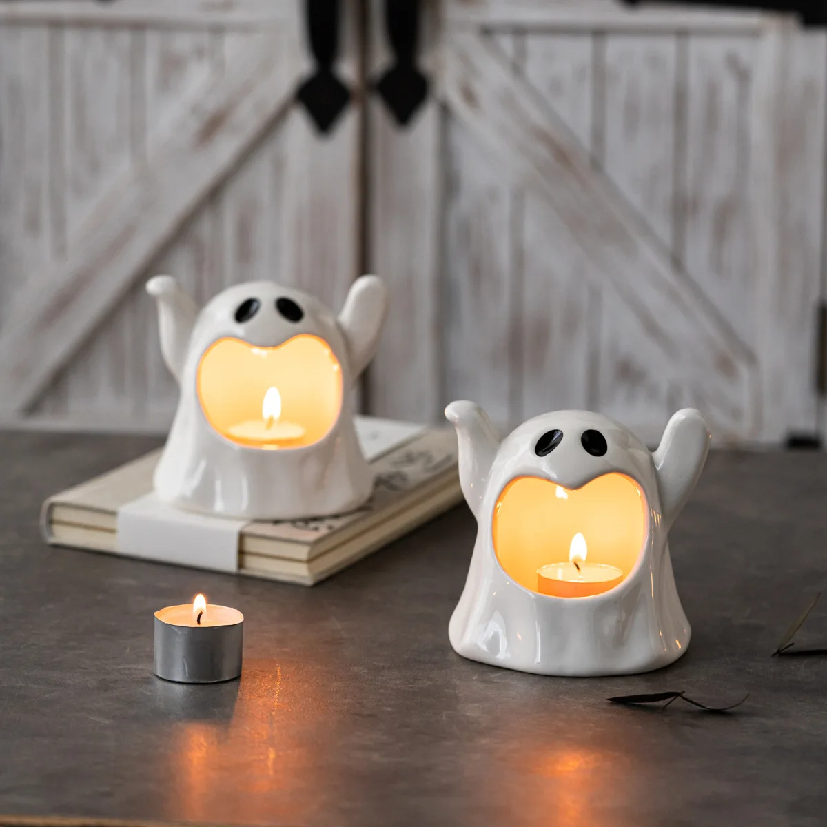 Halloween atmosphere ornaments with white ceramic ghosts for home decoration