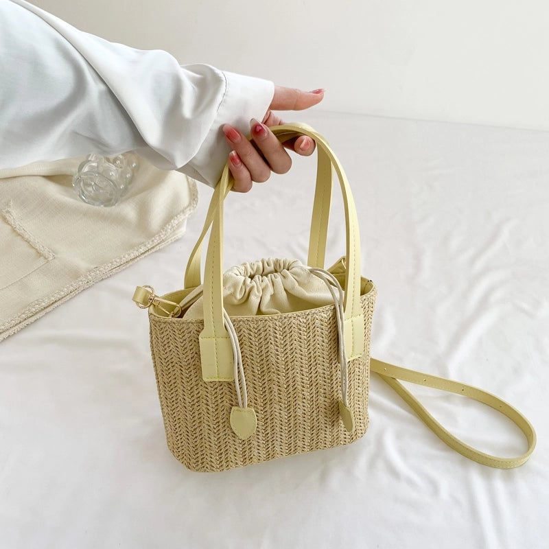 Women's Medium Straw Solid Color Vacation Sewing Thread Bucket String Handbag