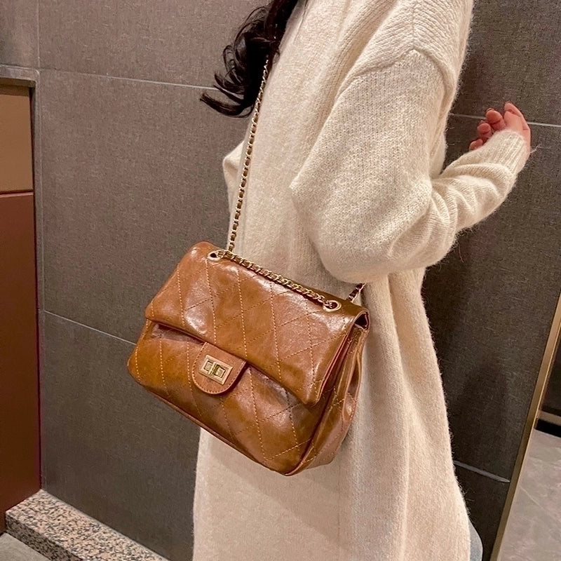Women's Pu Leather Solid Color Vacation Sewing Thread Square Lock Clasp Shoulder Bag Messenger Bag