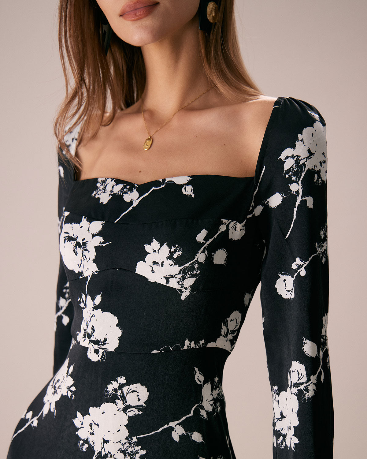 The Black Sweetheart Neck Floral Midi Dress