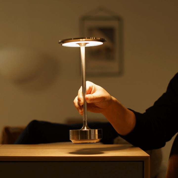 Cordless metal table lamp - dimmable and rechargeable desk lamp