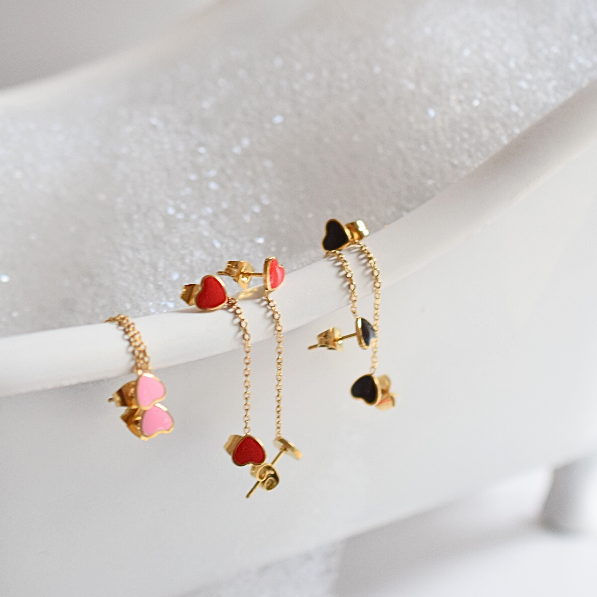 Chained pink heart studs - Gold