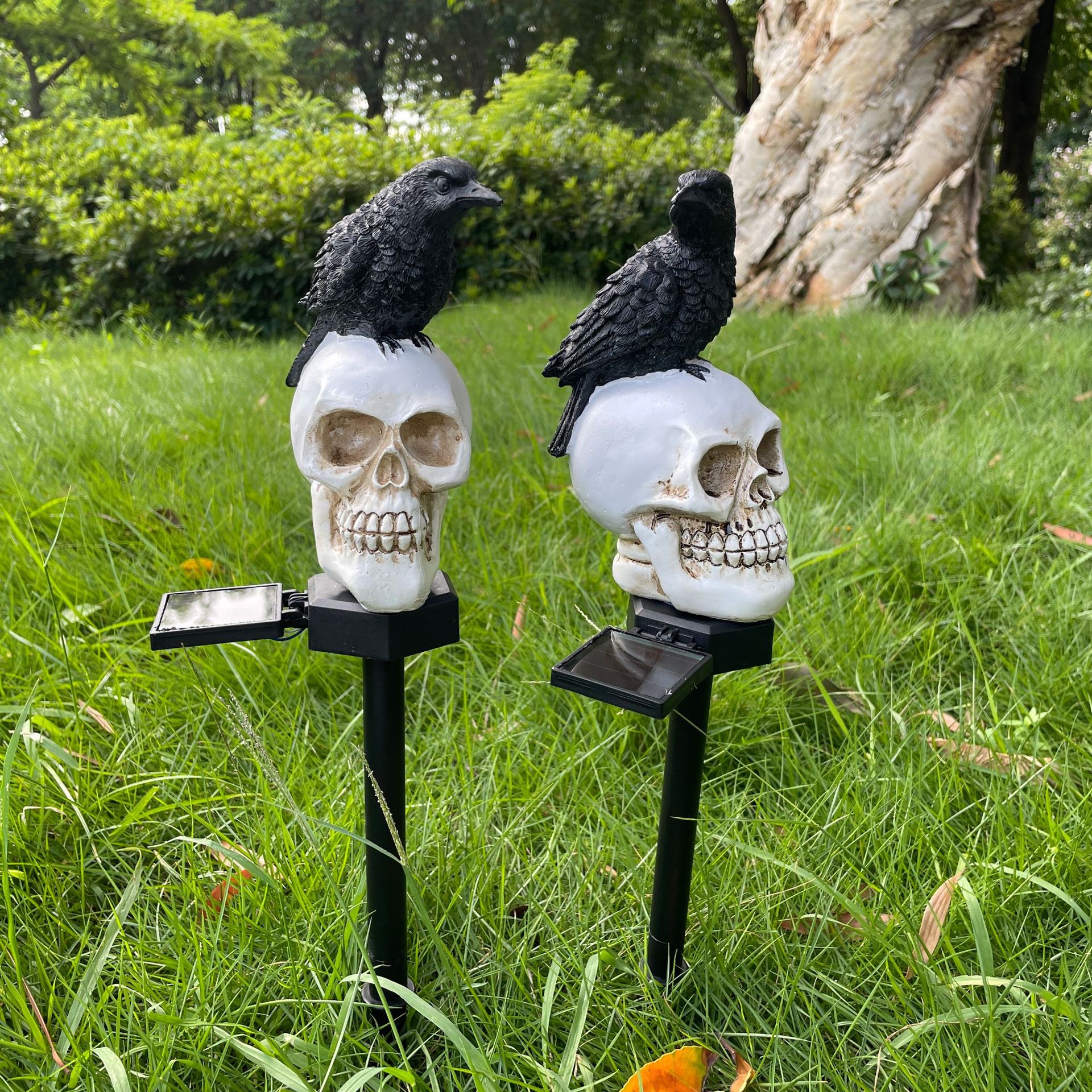 💀Halloween Sale-Solar Lighted Skeleton Stakes with Crow Set