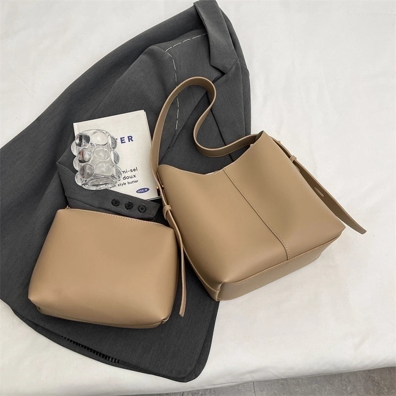 Women's Solid Color Streetwear Bucket Magnetic Buckle Underarm Bag
