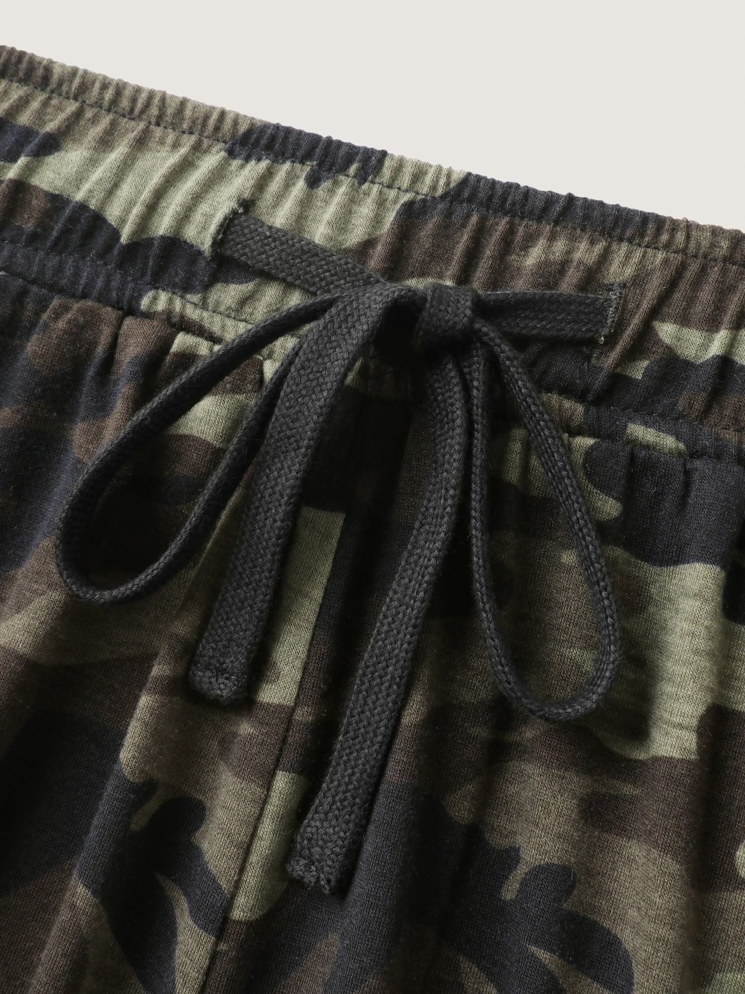 Camouflage Print Drawstring Straight-Leg Shorts