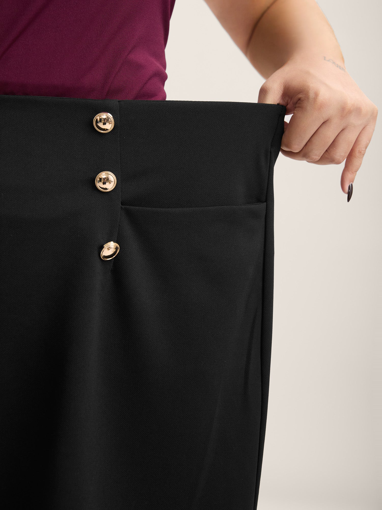 No-Gap Waist Button Detail Straight-Leg Shorts