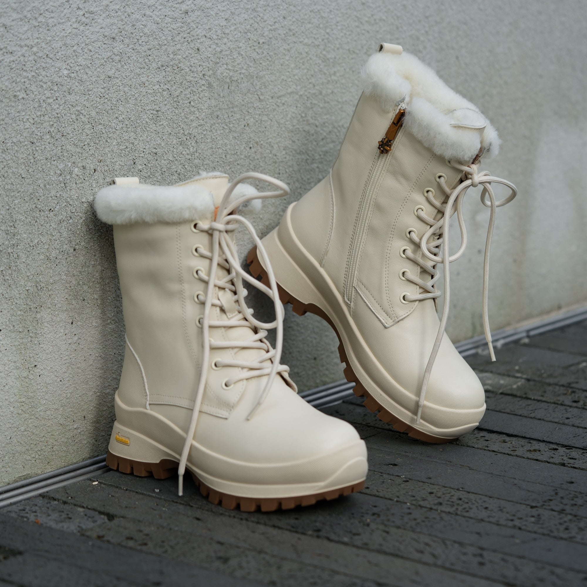 Designer Women Leather Chunky Snow Boots With Shearling Lined in Apricot/Beige/Black