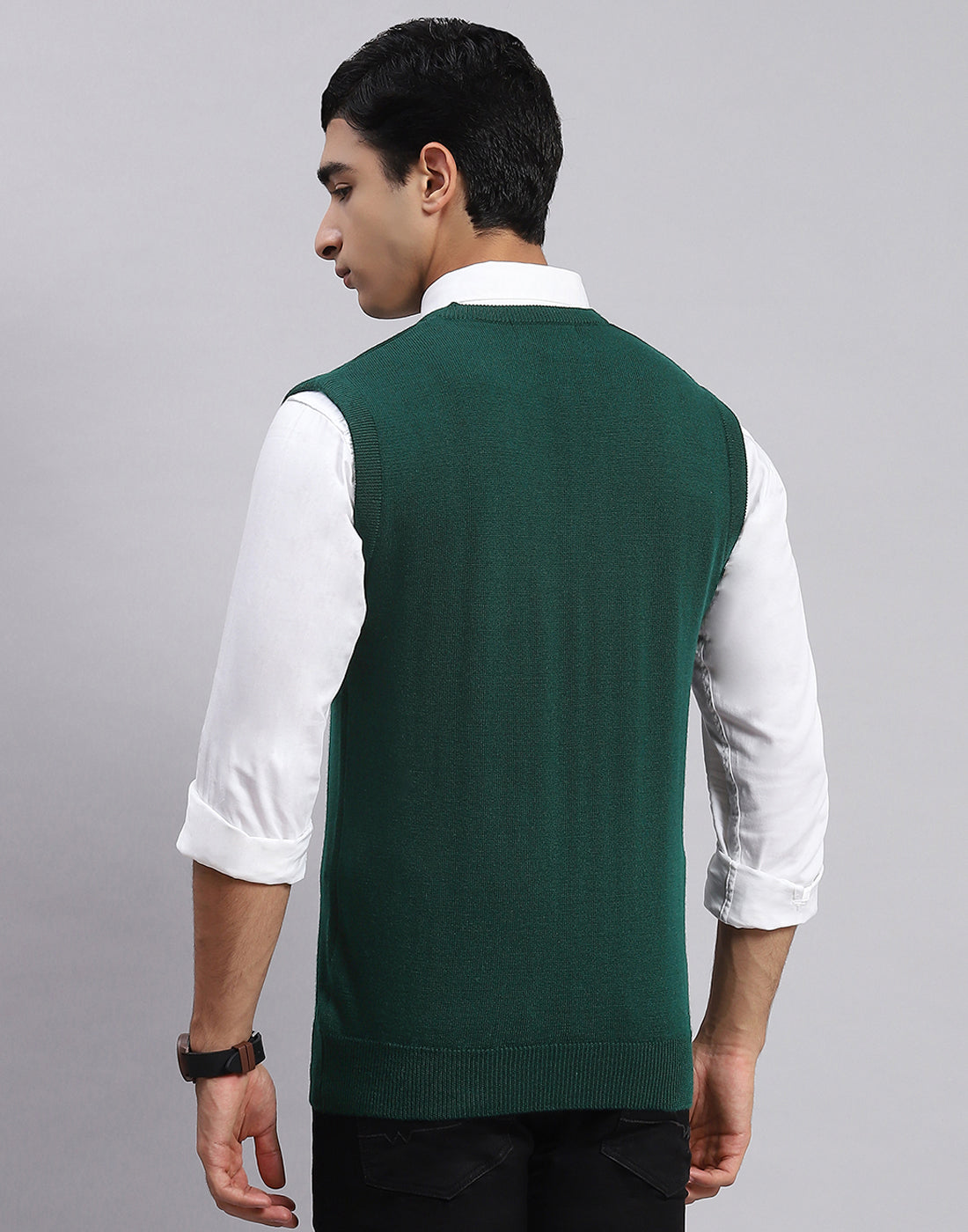 Men Green Solid V Neck Sleeveless Sweater