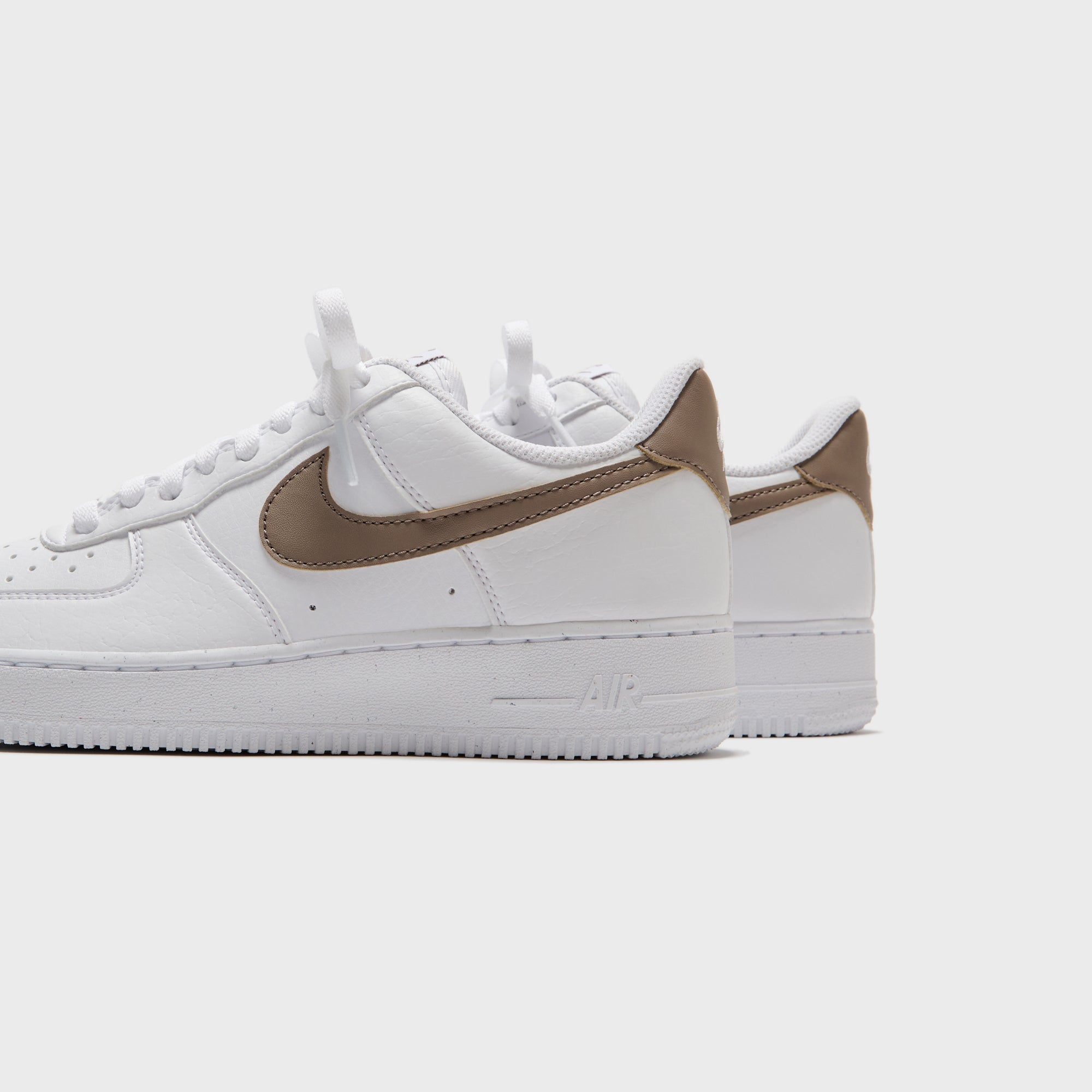 Nike WMNS Air Force 1 '07 - White / Mink Brown
