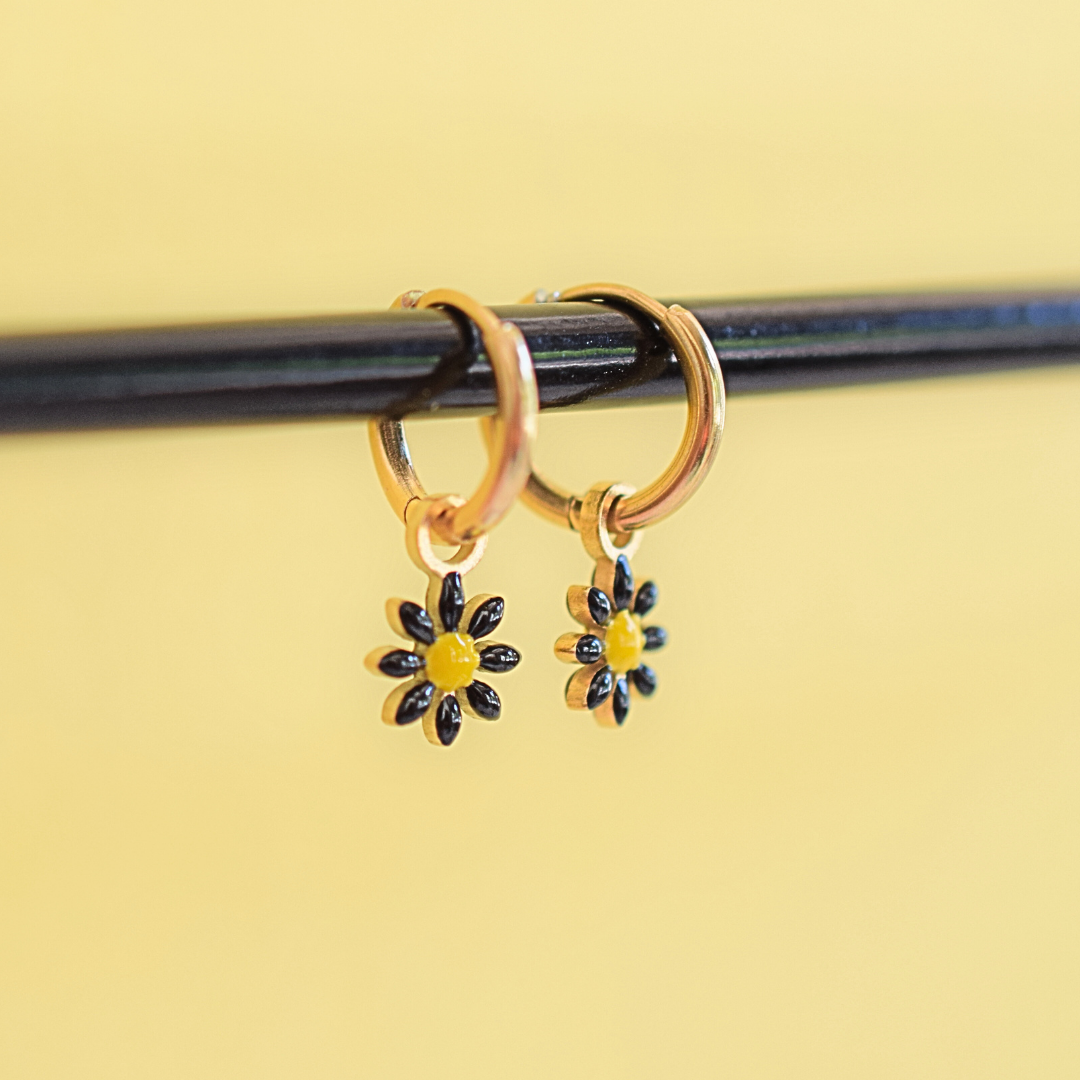 Black flower charm hoops - Gold