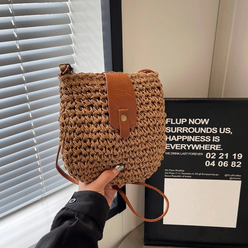 Women's Medium Straw Solid Color Vacation Beach Weave Bucket Magnetic Buckle Crossbody Bag