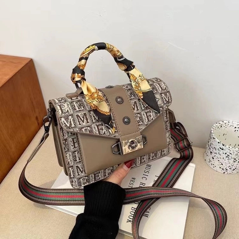 Women's Small All Seasons Pu Leather Solid Color Streetwear Square Flip Cover Handbag