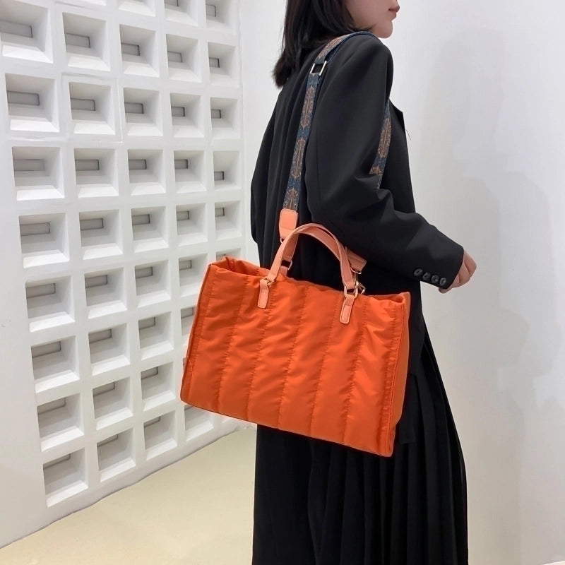 Women's Medium Nylon Solid Color Streetwear Zipper Tote Bag