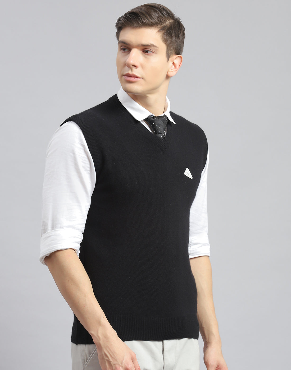 Men Black Solid V Neck Sleeveless Sweater