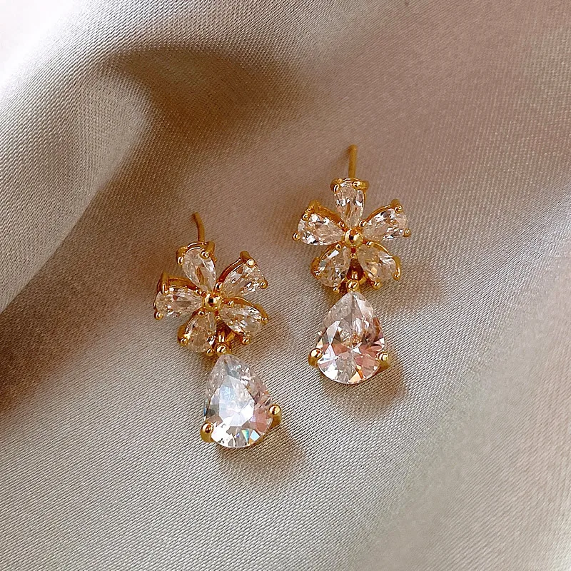 Korean INS Dainty Delicate Fashion Zircon Pearl Earrings Women Girl Bow Exquisite Leaves Crystal Flower Stud Earrings