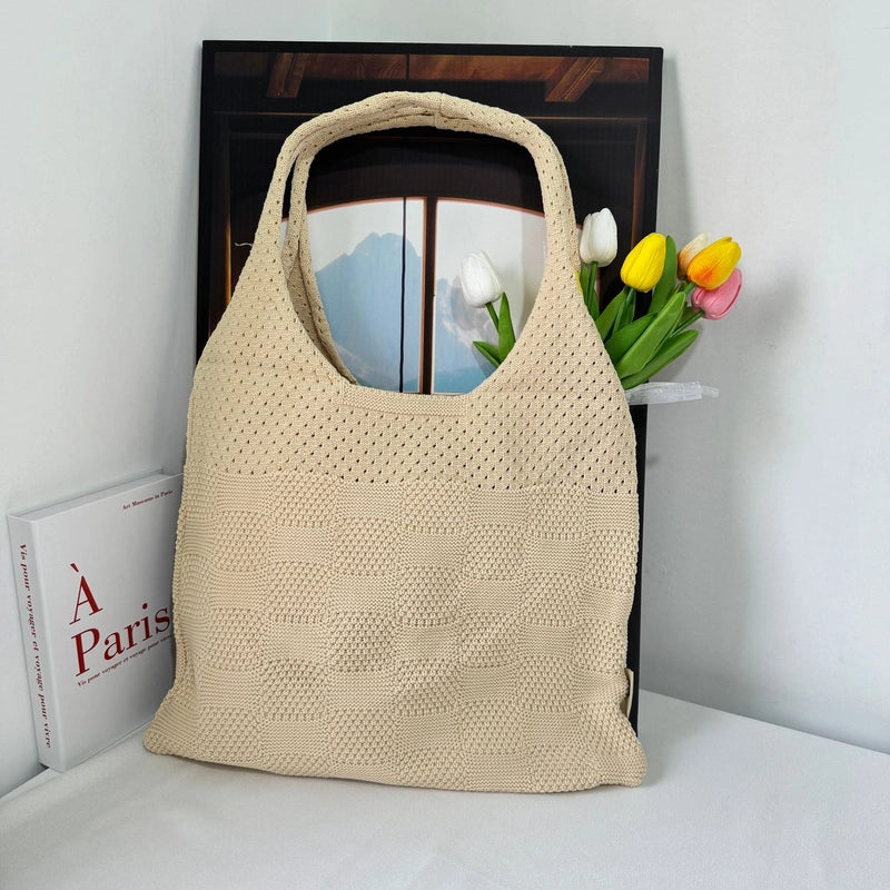 Women's Medium Polyester Heart Shape Streetwear Open Underarm Bag