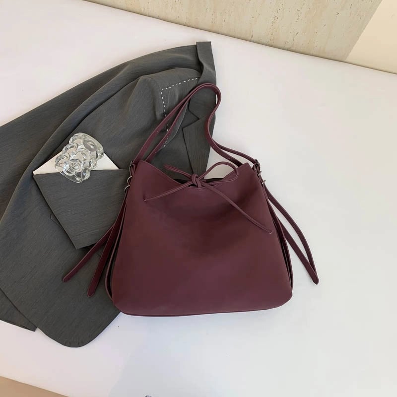 Women's Pu Leather Solid Color Classic Style Dumpling Shape Magnetic Buckle Shoulder Bag
