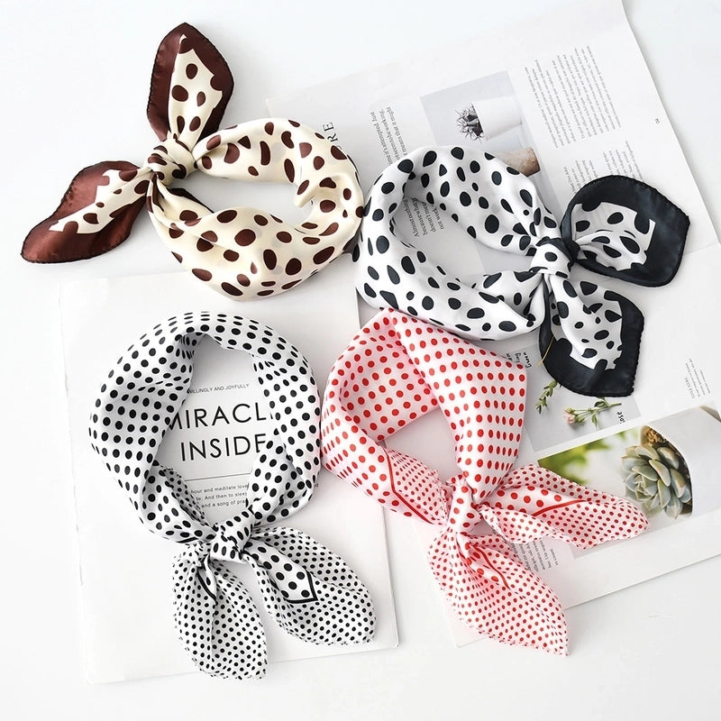 Women's Sweet Round Satin Printing Silk Scarf