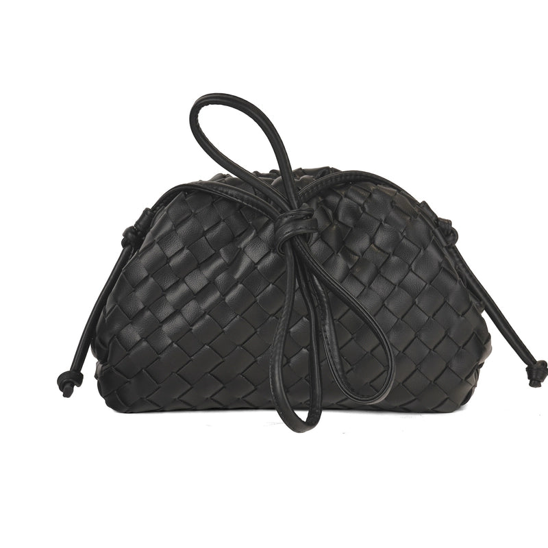 Women's Pu Leather Solid Color Classic Style Weave Cloud Shape Magnetic Buckle Crossbody Bag