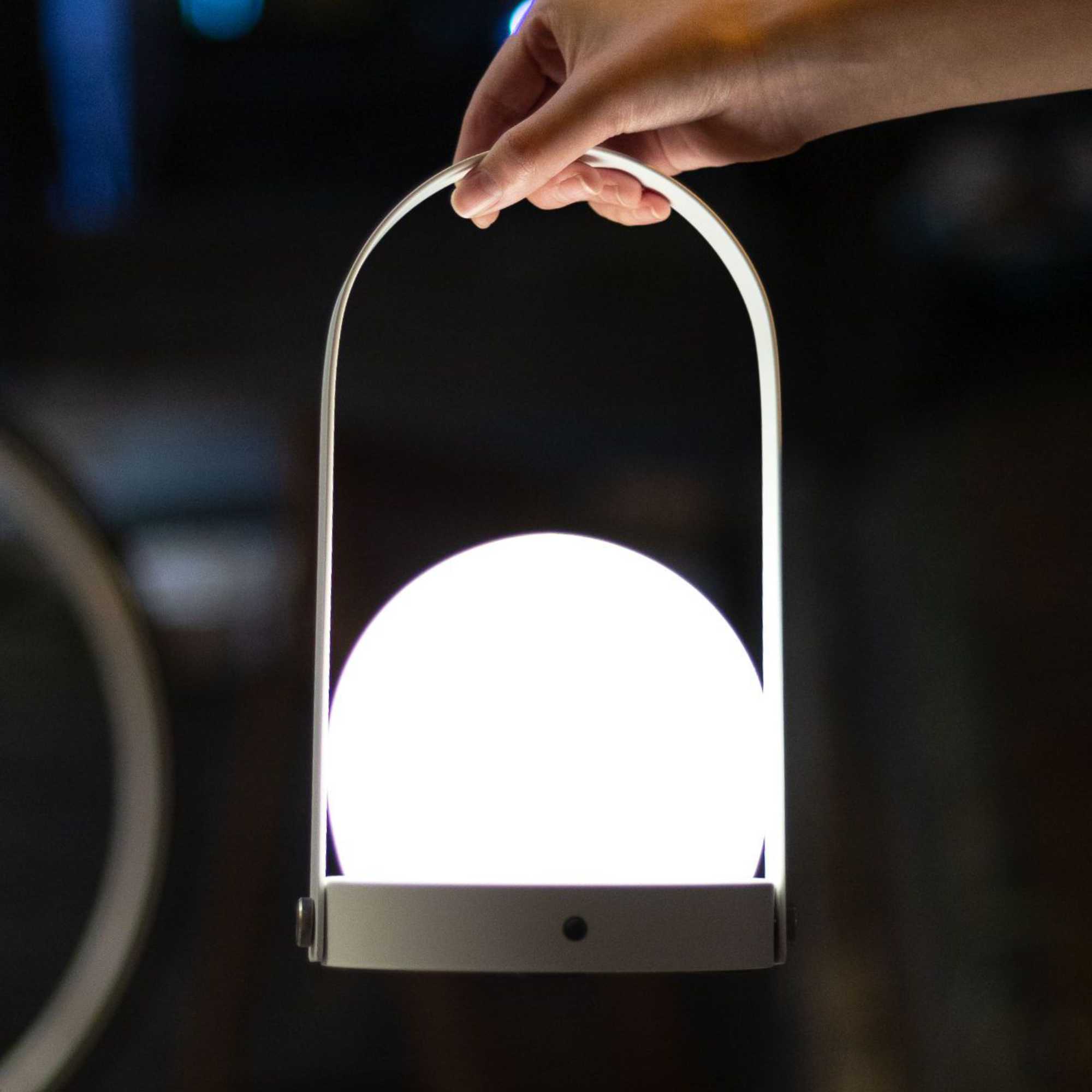 Carrie rechargeable lamp. White