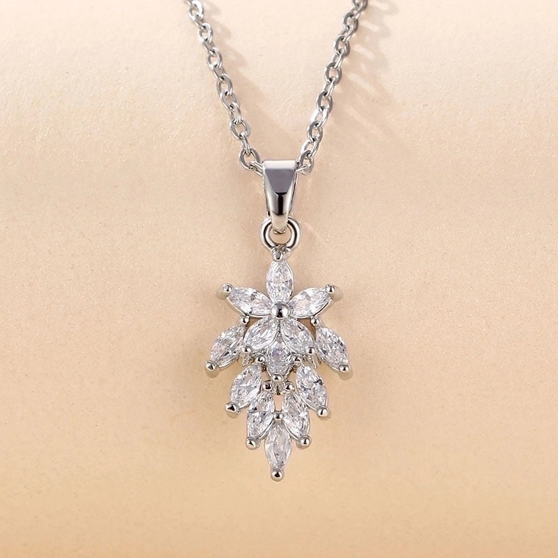 Stainless Steel White Gold Plated Elegant Plating Inlay Round Flower Butterfly Zircon Pendant Necklace