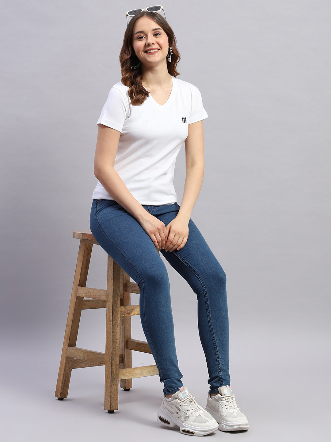 Women White Solid V Neck Half Sleeve Top