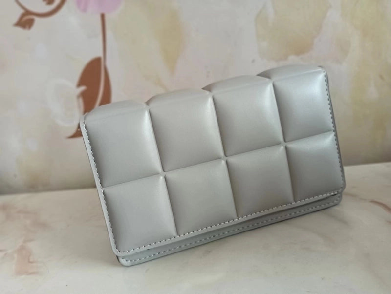 Women's Medium Pu Leather Solid Color Lingge Elegant Streetwear Square Magnetic Buckle Shoulder Bag Crossbody Bag Square Bag