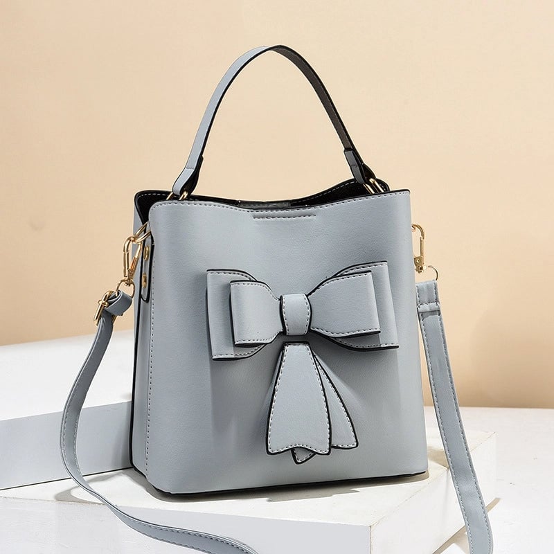 Women's Medium Pu Leather Solid Color Basic Classic Style Square Zipper Crossbody Bag